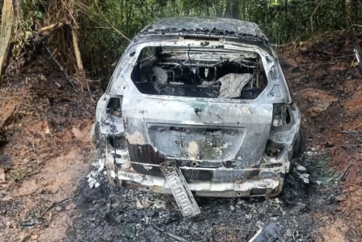 Carro do PM foi carbonizado
