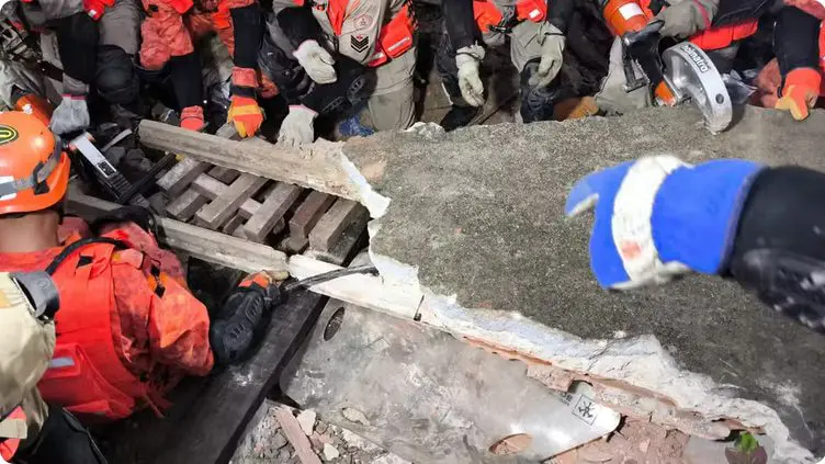 Criança de 11 anos morre após casa desabar após chuvas fortes (Foto: Reprodução)