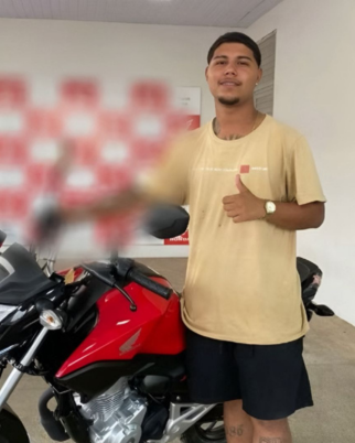 Motoboy é morto a pedradas no primeiro dia de trabalho após suposto envolvimento com facção criminosa