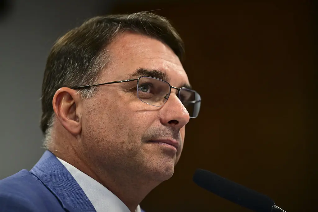 Flávio Bolsonaro comemora captura de Maduro pelos EUA (Foto: Redes Sociais)