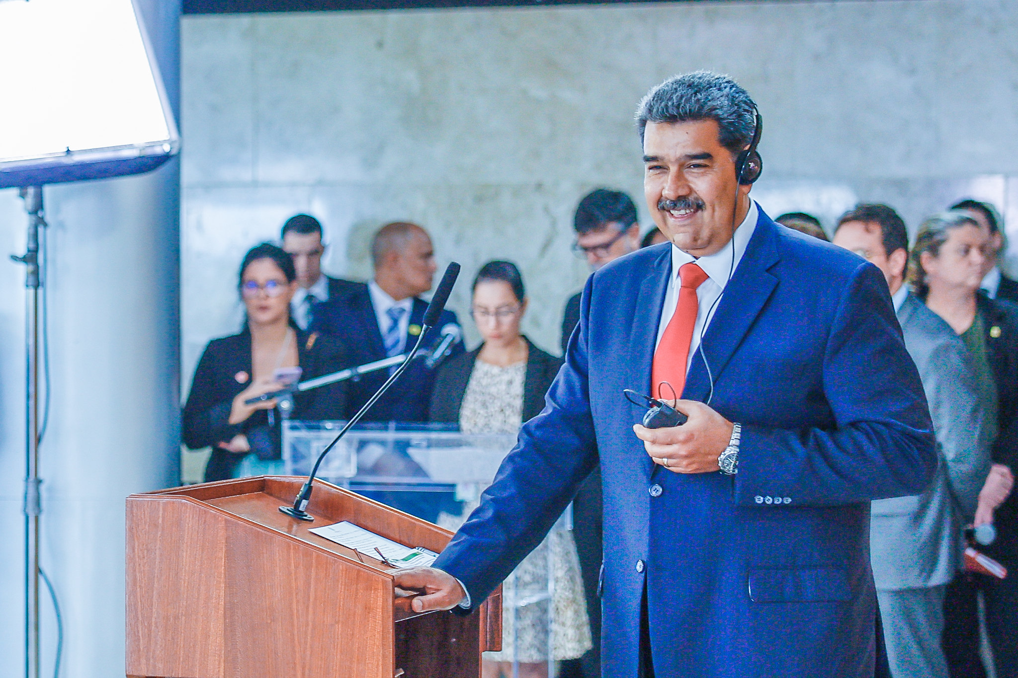 Vaza 1ª foto de Nicolás Maduro algemado após prisão (Foto: Ricardo Stuckert/PR)