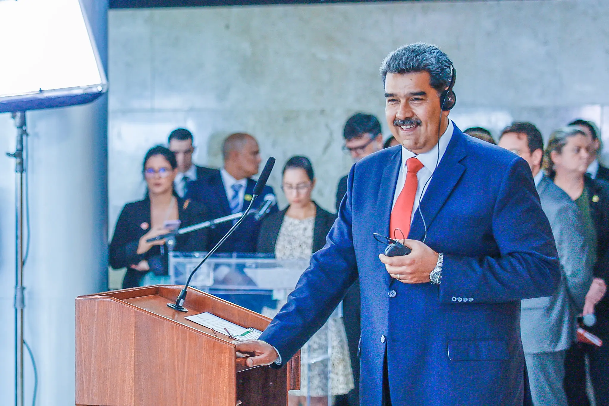 Vaza 1ª foto de Nicolás Maduro algemado após prisão (Foto: Ricardo Stuckert/PR)