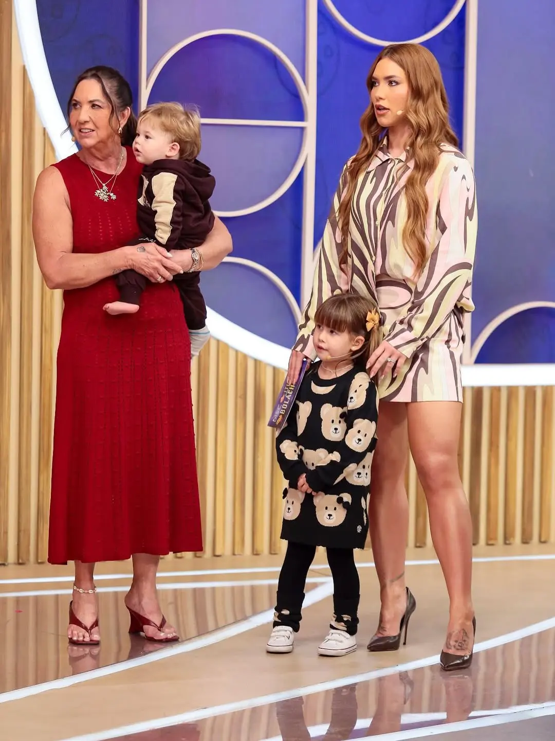 Após suposta traição, mãe de Virginia dá uma 'repaginada' no visual e recebe elogios de filha e Poliana (Foto: Redes Sociais)