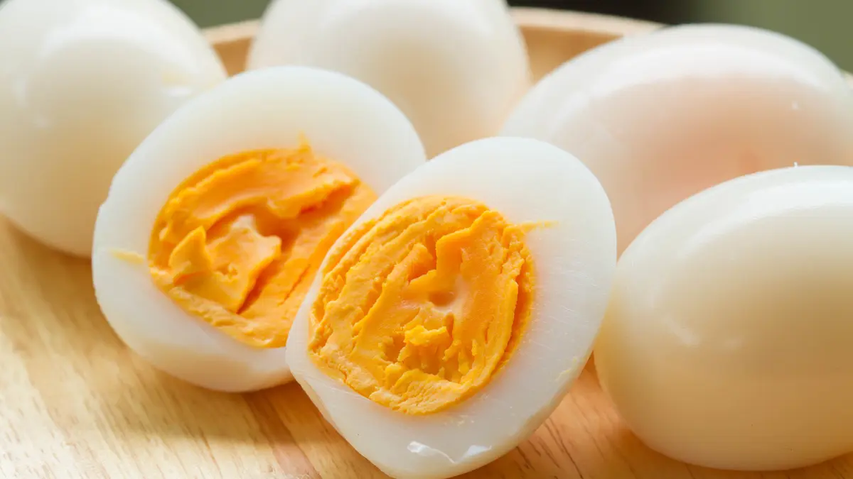 Mãe é presa suspeita de queimar filha com ovos (Foto: Shutterstock)