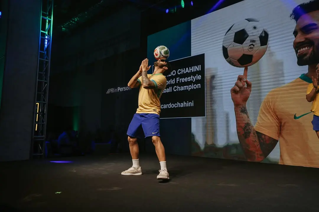 Participante da Casa de Vidro do BBB 26 já foi melhor do mundo no futebol (Foto: Redes Sociais)