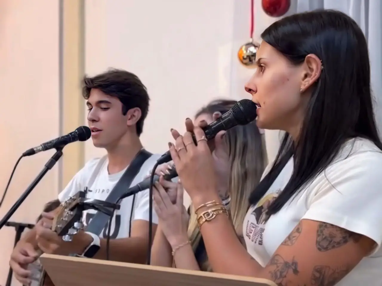 Ana Castela no coral da igreja em Londrina || Reprodução: Redes Sociais/Instagram 