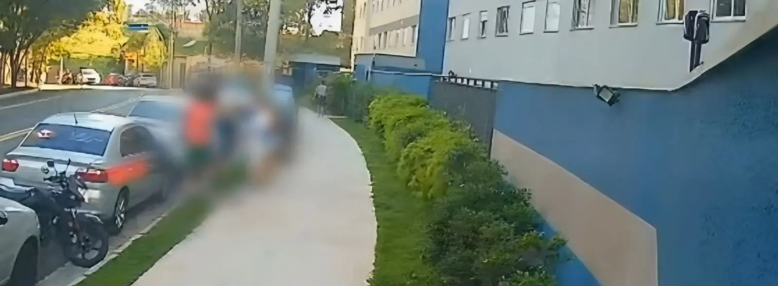 Com malas prontas, homem é baleado em assalto instantes antes de viajar (Foto: Reprodução/SBT)