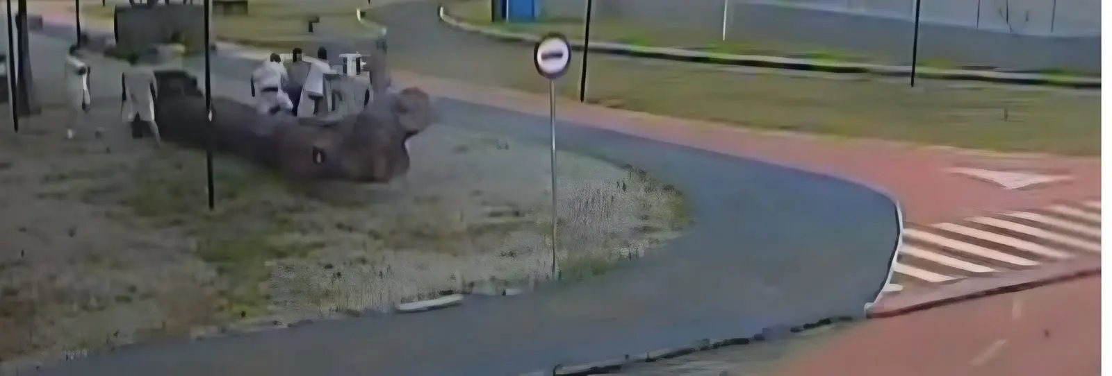 Filho de PM é atacado com golpes de taco com arame farpado (Foto: Reprodução)