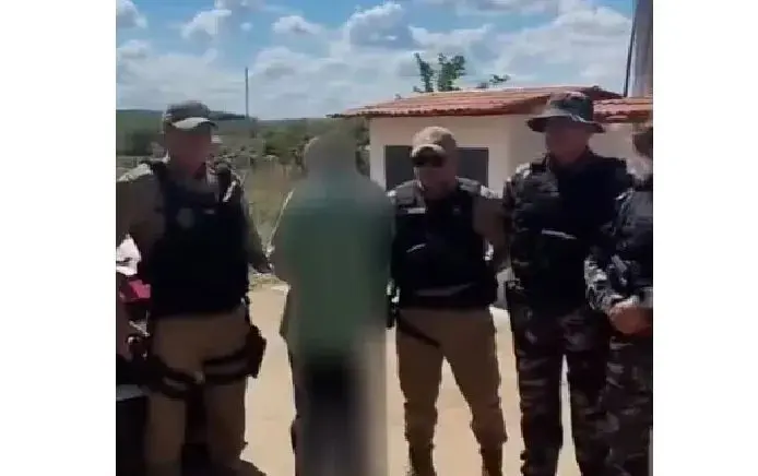 Foice usada no crime foi apreendida pela Polícia Militar e encaminhada para perícia. Foto: Divulgação.