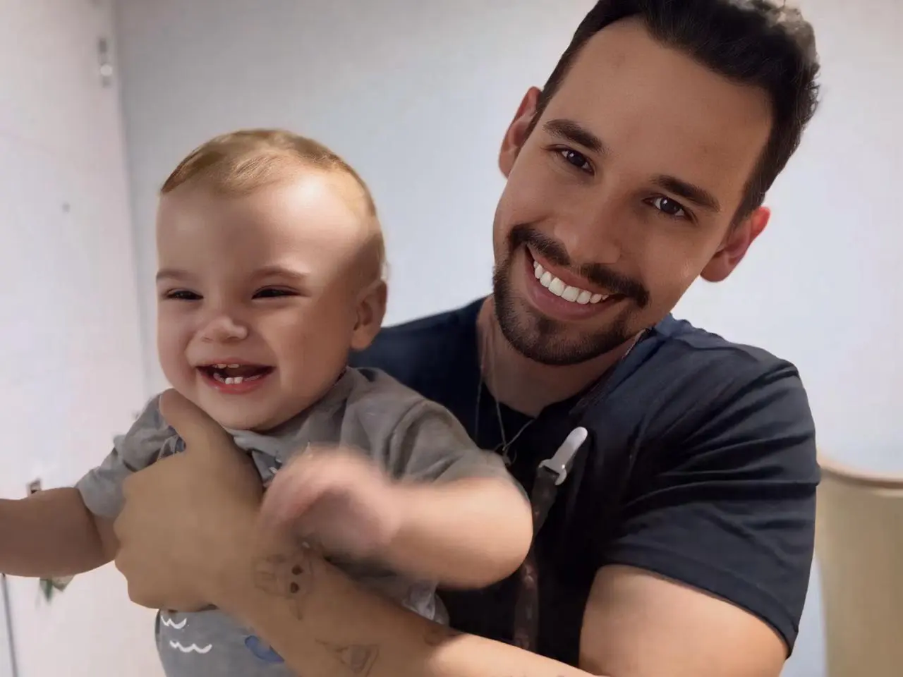 Lucas Borbas chamou atenção nas redes sociais após publicação sobre o filho. Foto: Reprodução / Redes sociais.