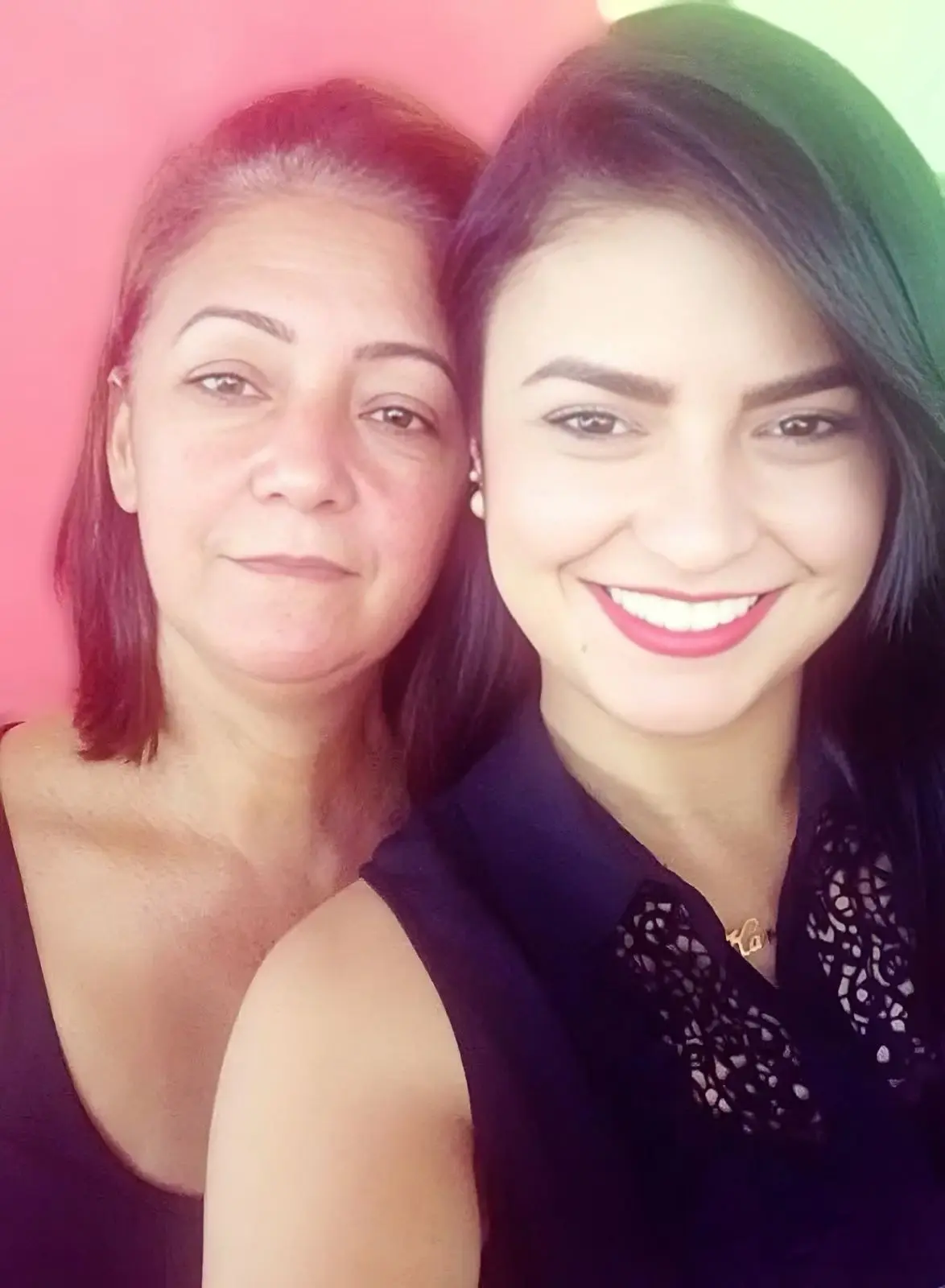 Mãe é esfaqueada pela filha após briga sobre cabelo da neta (Foto: Reprodução/Redes sociais)