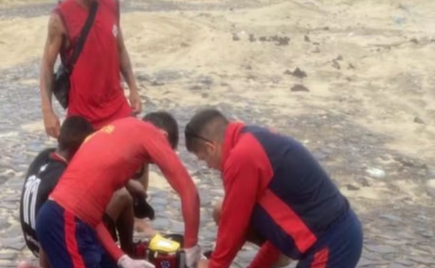 Jovem morre após ser atingido por raio em praia - Foto: Reprodução