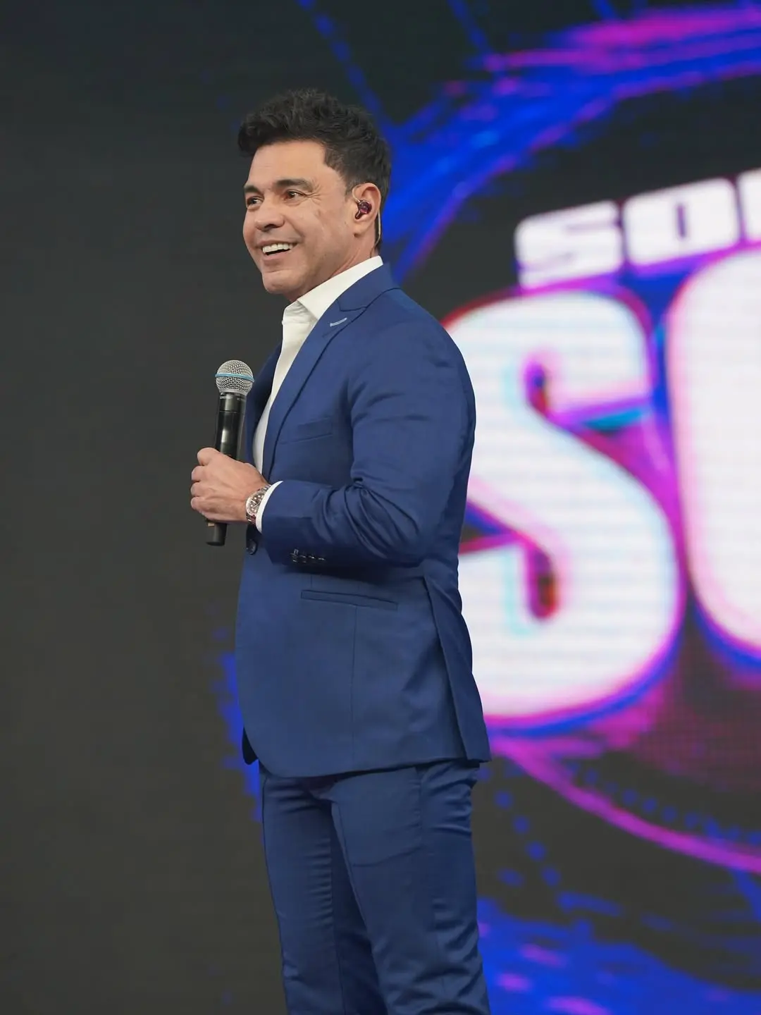 Fãs se revoltam e acusam Zezé Di Camargo de usar playback em show de Ano-Novo (Foto: Redes Sociais)