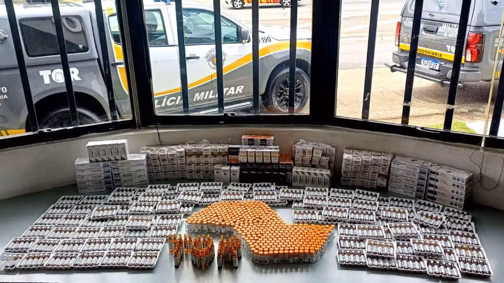 Medicamentos apreendidos (Foto: Reprodução/5º Batalhão de Polícia Rodoviária) 