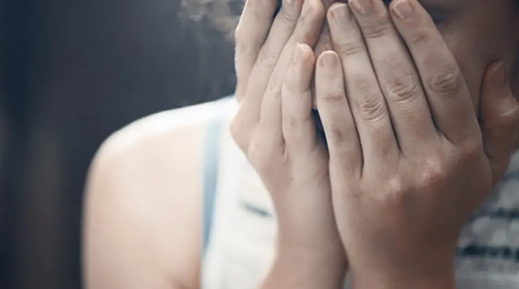 Mulher oferece trabalhos sexuais de filha de 15 anos em troca de favores e se dá mal (Foto: Reprodução)