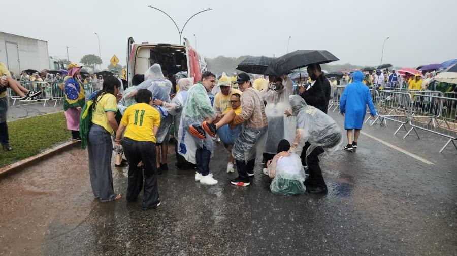 Atendimento após raio na manifestação de Nikolas Ferreira em Brasília