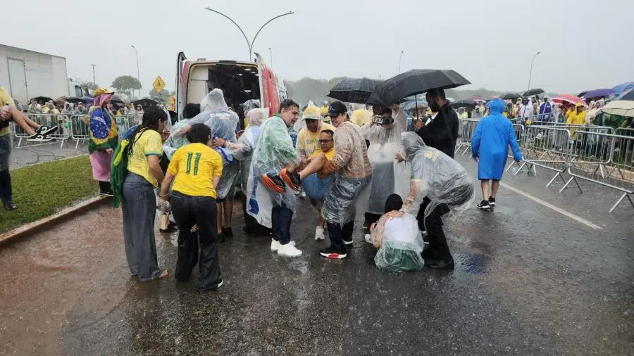 Novo vídeo mostra momento que raio atinge protesto de Nikolas Ferreira em Brasília