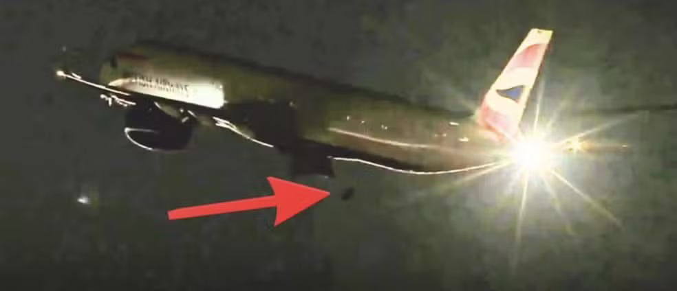 Avião perde pneu durante decolagem (Reprodução/Redes Sociais)
