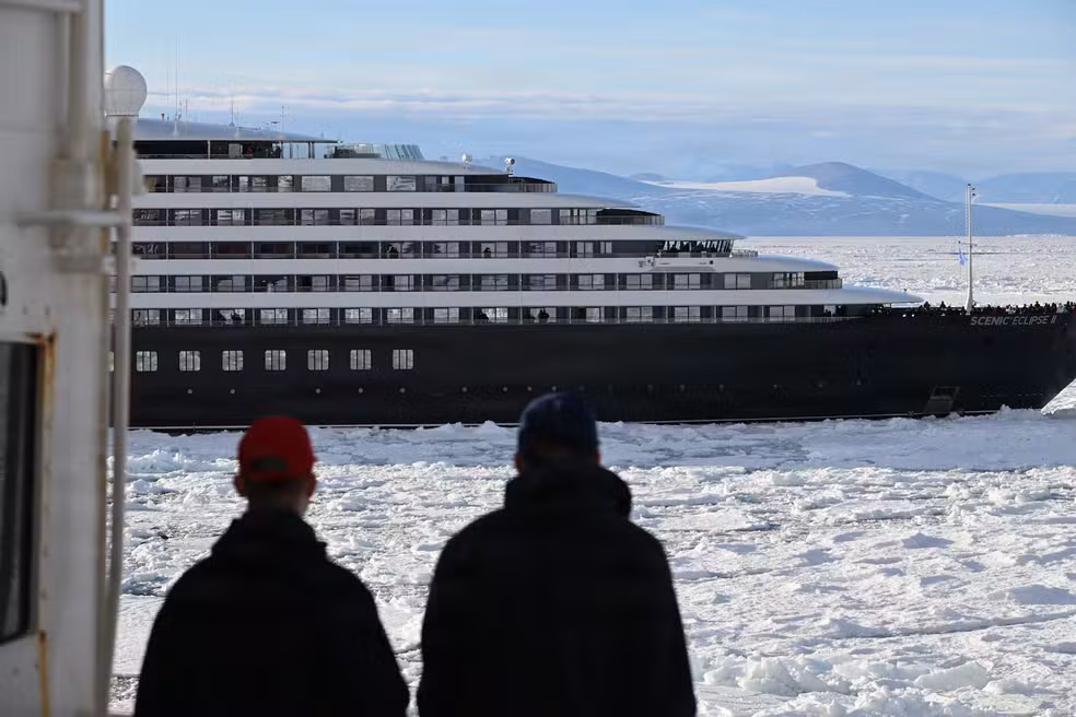 Navio cruzeiro resgatado (Foto: Divulgação/ Guarda Costeira dos EUA)