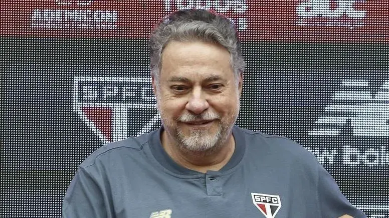 Julio Casares, presidente do São Paulo, pode ser afastado do cargo em meio a investigações policiais e crise institucional no clube. Foto: Rubens Chiri / São Paulo FC.