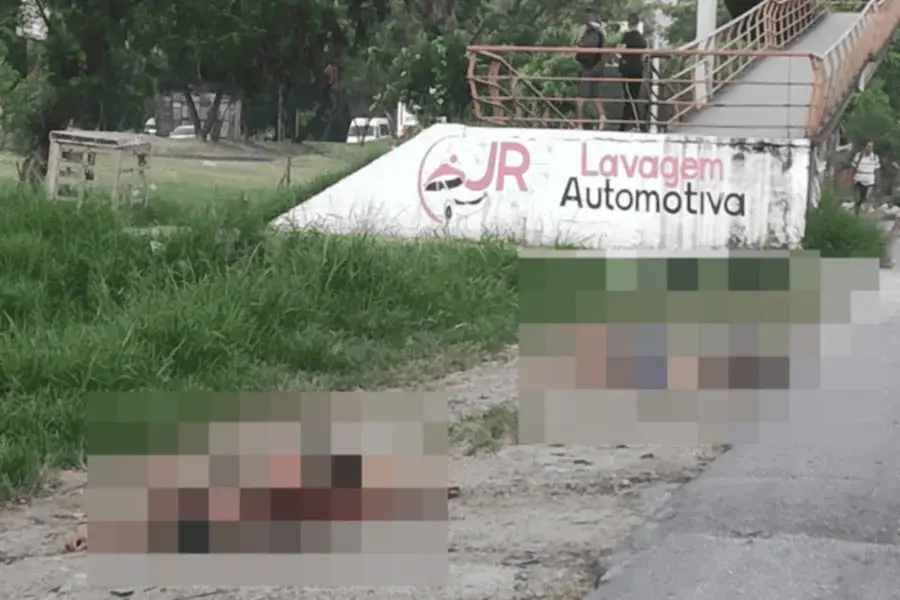 Corpos de três jovens foram encontrados na Avenida Brasil, na altura da Vila Kennedy, na Zona Oeste do Rio. Foto: Reprodução/Redes sociais.