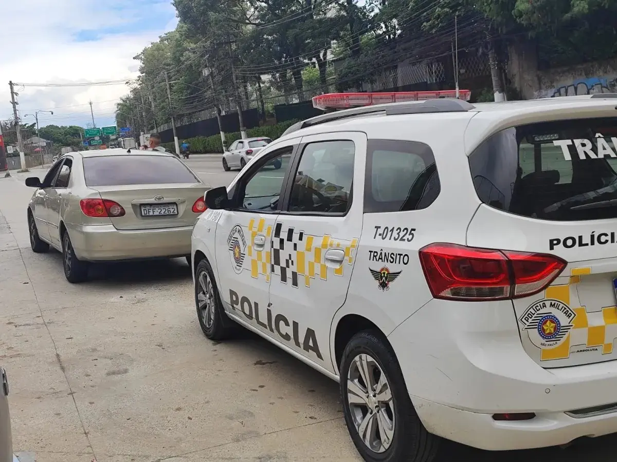 PM apreende Corolla com quase mil multas em São Paulo