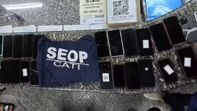 Grávida é flagrada com 29 celulares roubados após arrastão em festa da virada (Foto: Divulgação)