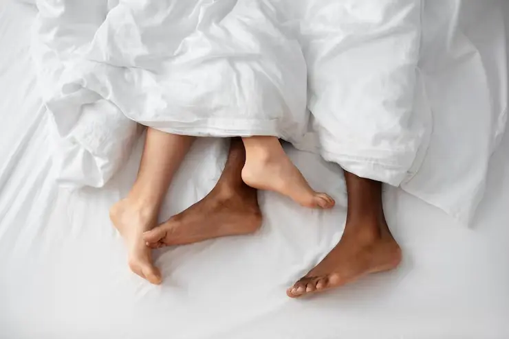 Atividade sexual regular pode trazer benefícios à saúde da próstata, segundo pesquisas científicas. Foto: Freepik.