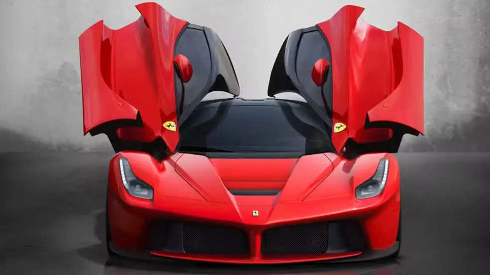 Primeiro modelo híbrido da Ferrari, a LaFerrari une um motor V12 a um sistema elétrico para alcançar desempenho extremo. Foto: Divulgação / Ferrari.
