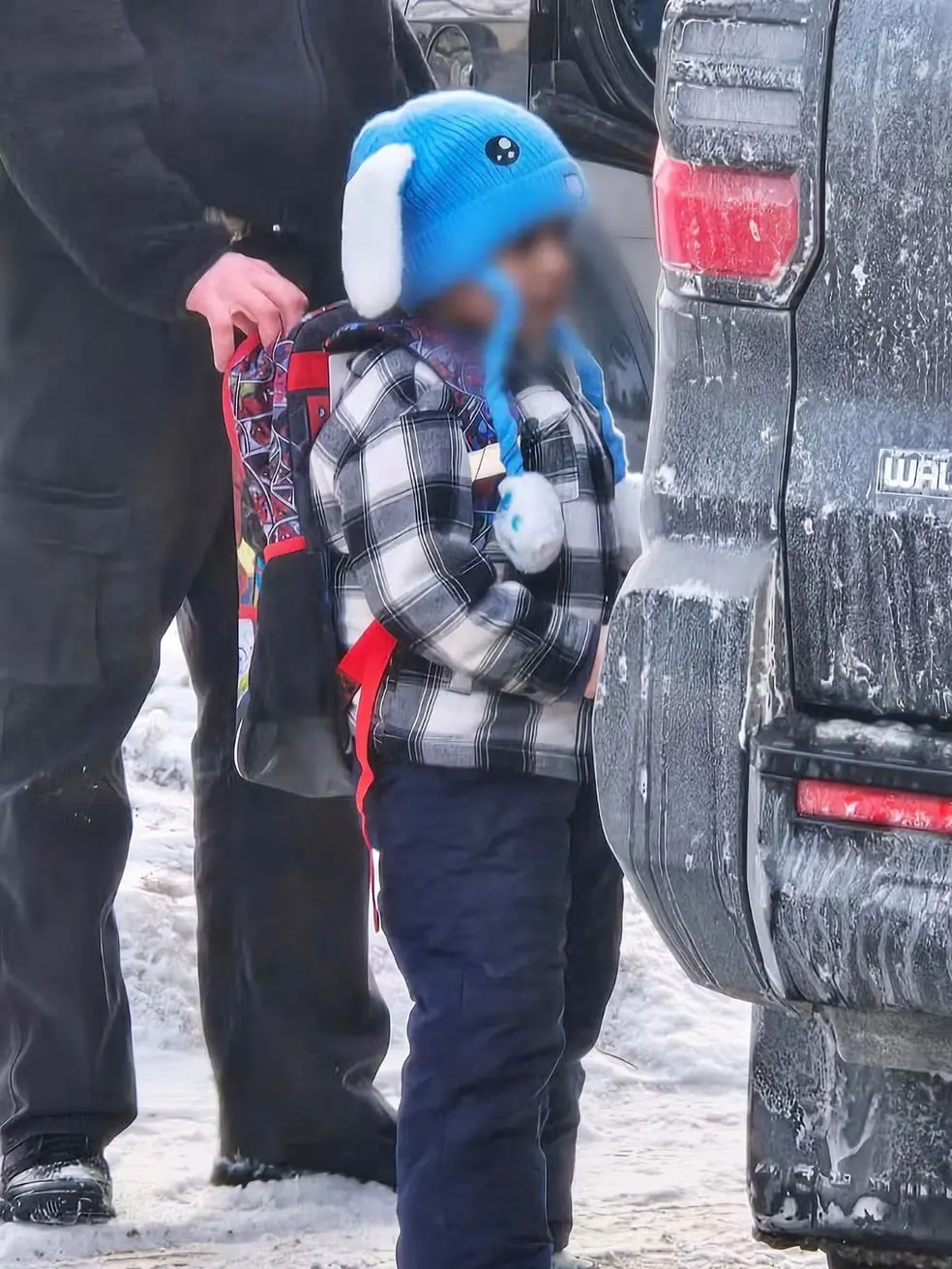 Menino de 5 anos foi detido por agentes de imigração nos EUA ao voltar da escola; decisão judicial suspendeu deportação temporariamente. Foto: Ali Daniels.