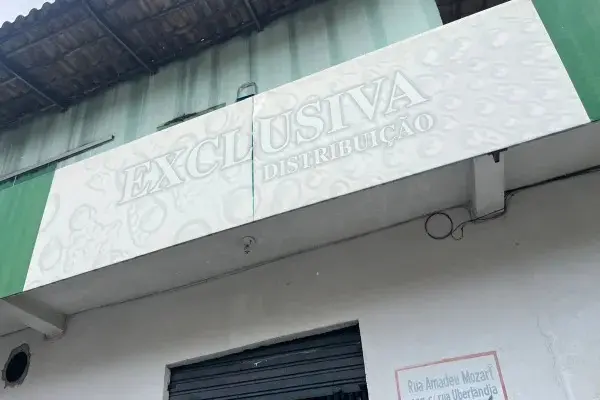 Fiscalização da Polícia Civil encontrou alimentos estragados, massas mal armazenadas e sujeira em pizzaria interditada em Aparecida de Goiânia. Foto: PCGO.