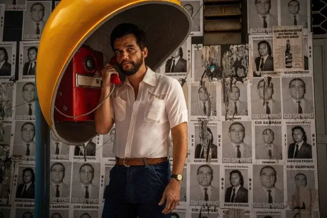 Em entrevista ao 'The Daily Show', Wagner refletiu sobre memória histórica, ditadura e os impactos do bolsonarismo na cultura brasileira - Foto: Vitrine Filmes /Divulgação
