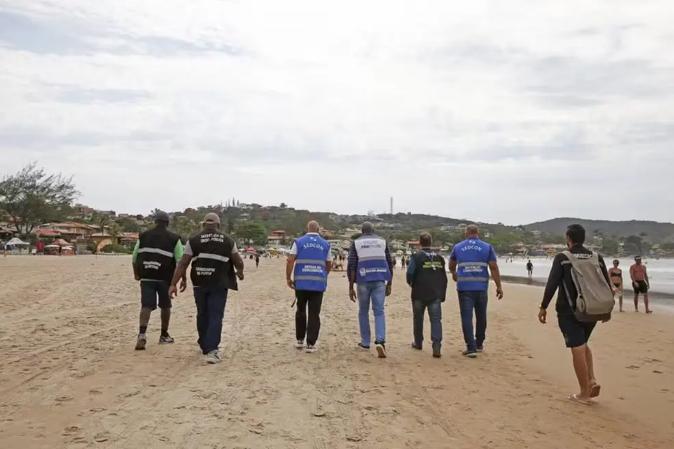 Quiosques da orla de Cabo Frio e Búzios passaram por fiscalização após denúncias de preços abusivos. Foto: Reprodução.