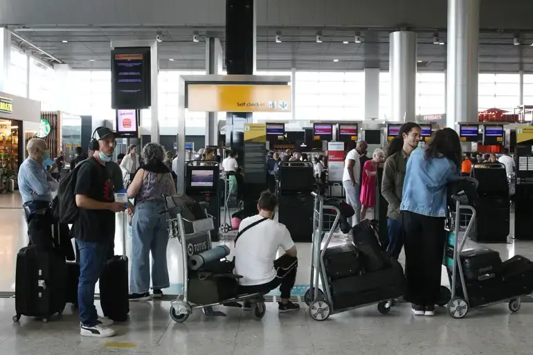 Voo com brasileiros pousa no Aeroporto Internacional de Guarulhos após atraso causado pela crise na Venezuela e restrições temporárias ao espaço aéreo na região do Caribe. Foto: Agência Brasil.