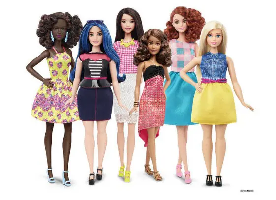 Mattel lança a primeira Barbie com autismo, desenvolvida em parceria com ONG de defesa dos direitos das pessoas autistas. Foto: Divulgação.