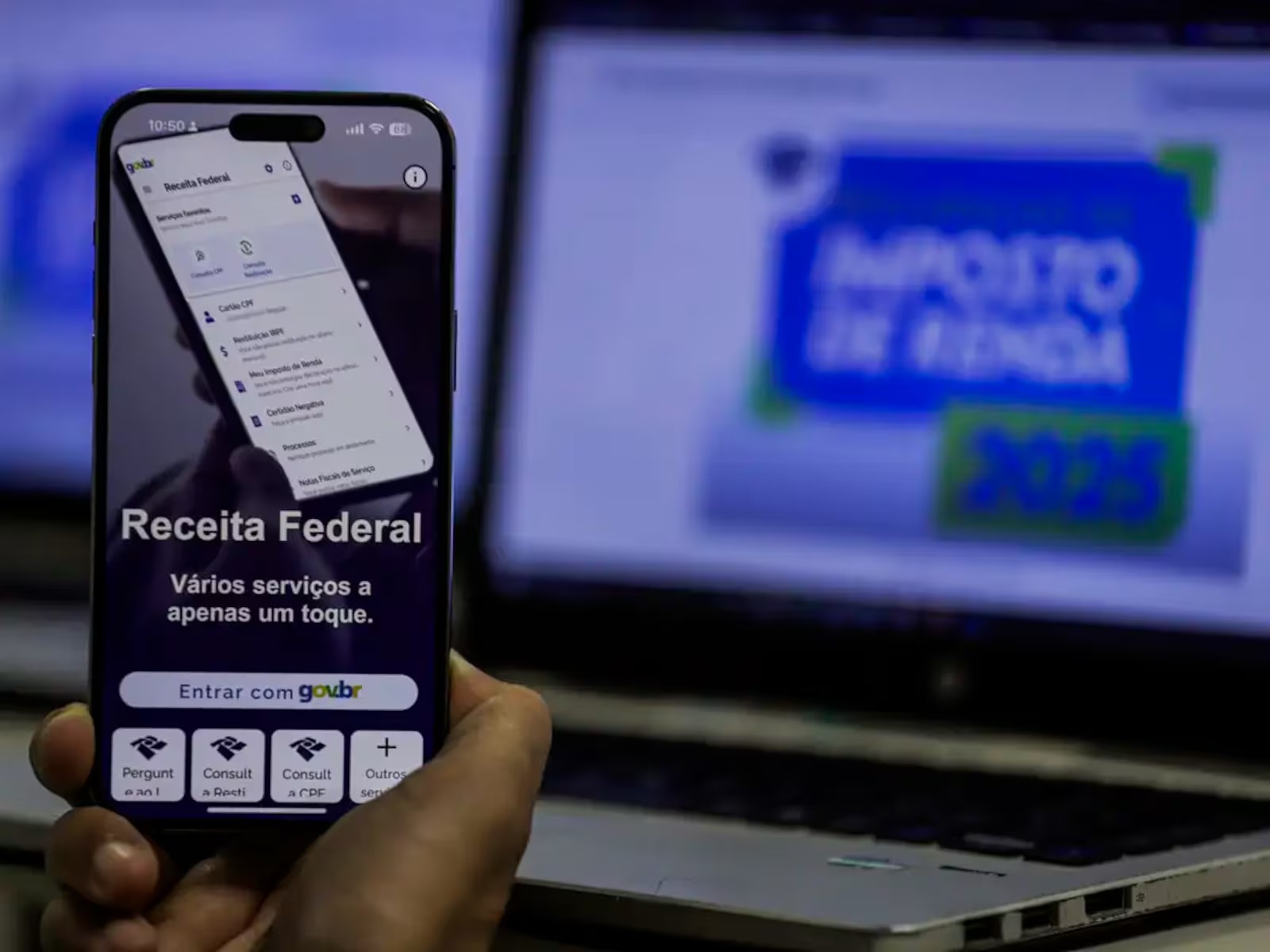 Consulta da restituição do Imposto de Renda é feita pelo site da Receita Federal - Foto: Joédson Alves/Agência Brasil