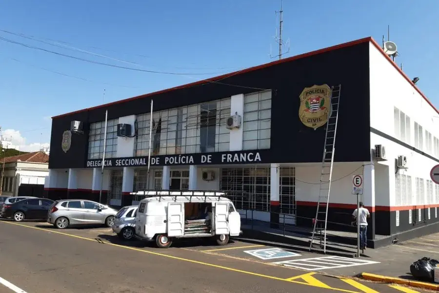 Homem é preso após arrastar cachorra até a morte em São Paulo