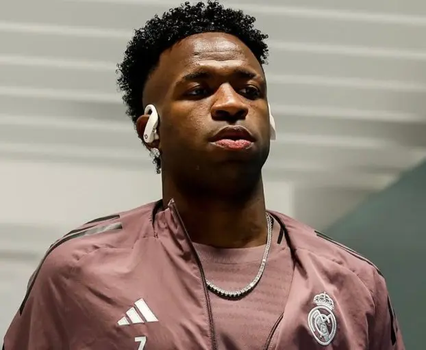 Vini Jr. tem contrato com o Real Madrid até 2027 e pode se tornar uma das contratações mais caras da história caso o Chelsea avance na negociação. Foto: Divulgação / Redes sociais.