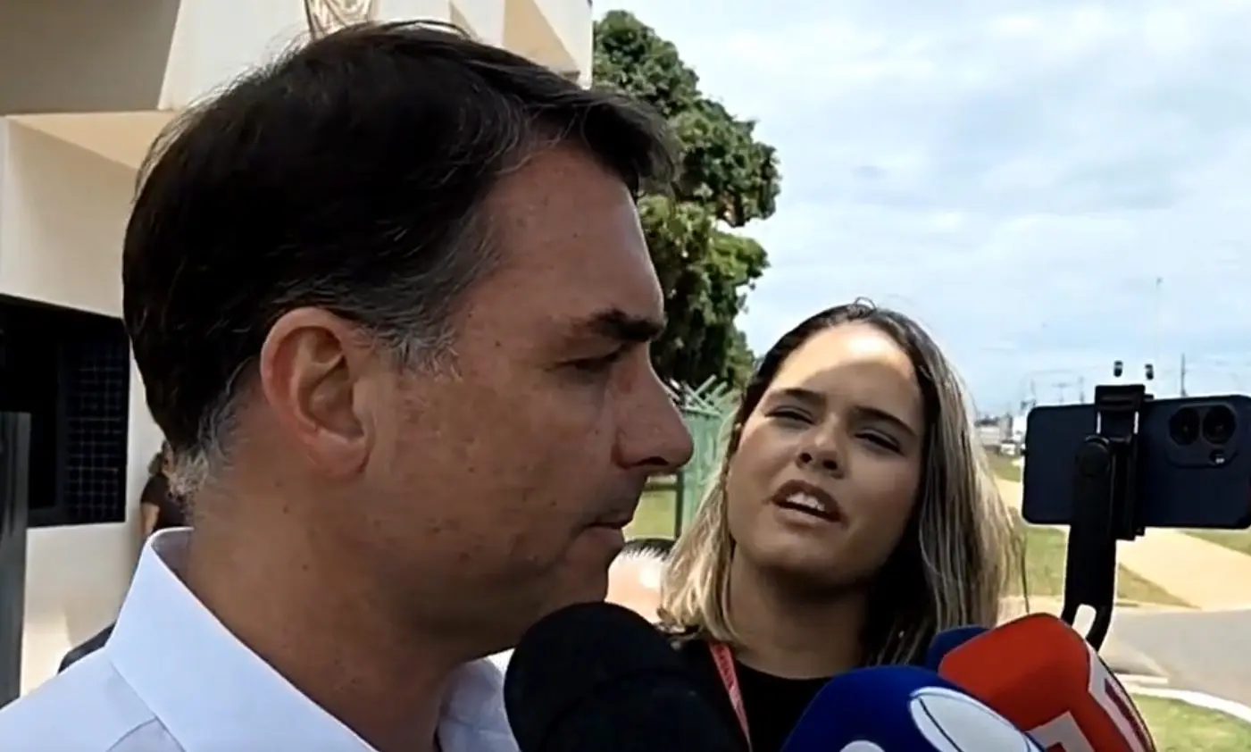 Flávio Bolsonaro volta a pedir prisão domiciliar humanitária (Foto: Reprodução / SBT News)