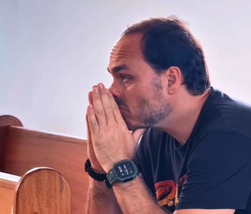 Carlos Bolsonaro critica prisão deonesta (Foto: Reprodução / Redes Sociais)