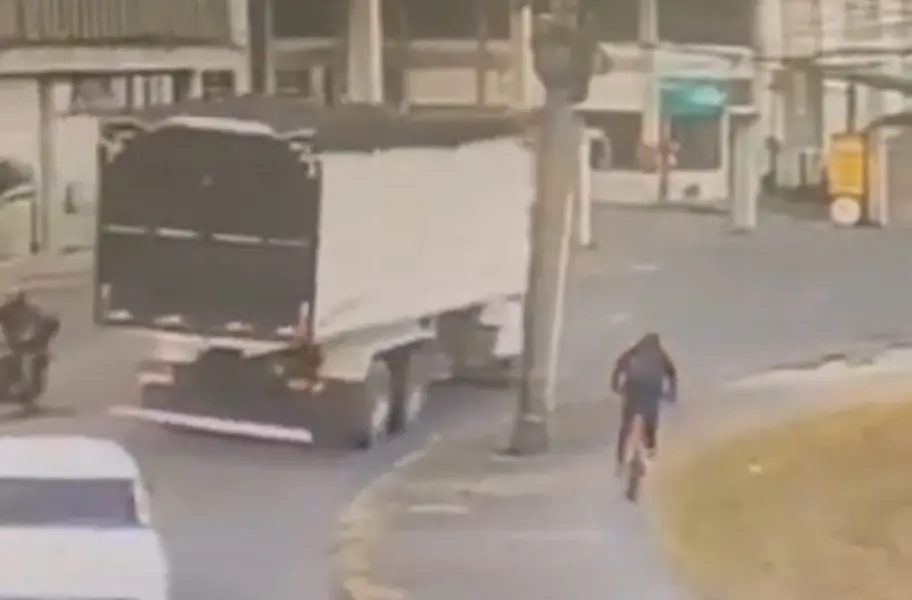 Ciclista morreu em acidente com caminhão (Foto: Reprodução)