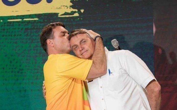 Flávio comenta internação de Bolsonaro (Foto: Reprodução / Redes Sociais)