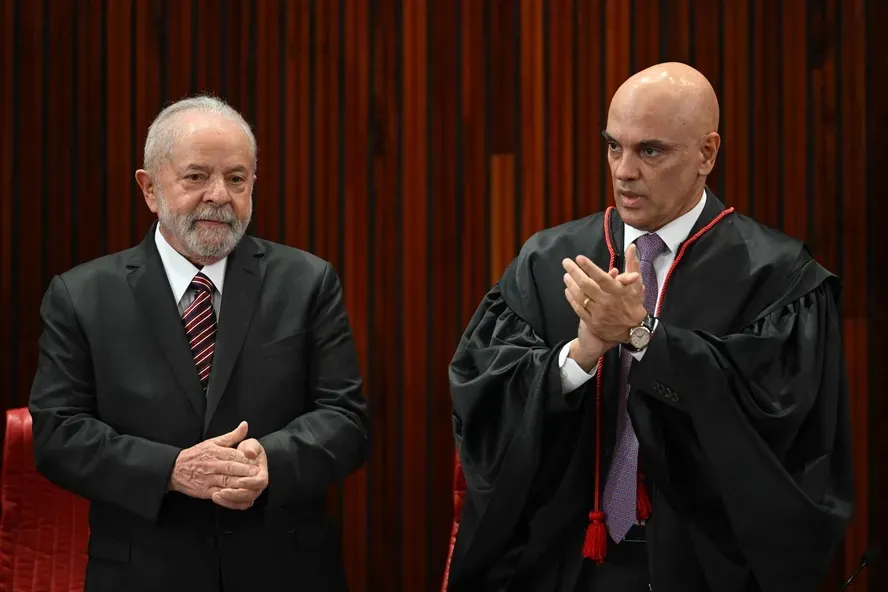 Presidente Lula e o ministro Alexandre de Moraes (Foto: Divulgação/TSE)