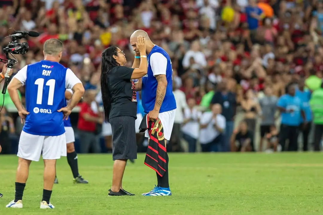 Mãe de Adriano cai em golpe, perde R$ 15 mil e ex-jogador ameaça bandidos (Foto: Redes Sociais)