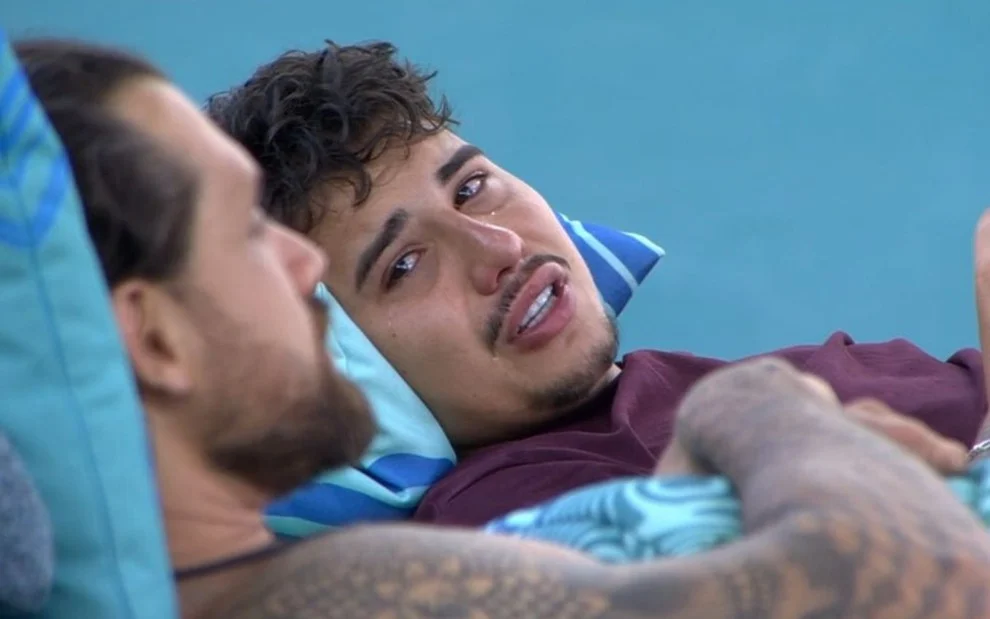 Pedro apertou o botão e desistiu do reality (Foto: Reprodução)