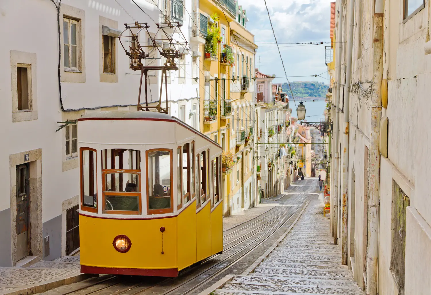 'Bem-vindo a Portugal': policiais são acusados de torturar imigrantes e pessoas em situação de rua