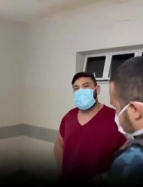 Policial militar foi preso em flagrante em hospital de Paraipaba ao exercer ilegalmente a medicina; ele usava registro profissional de outro médico. Foto; Reprodução.