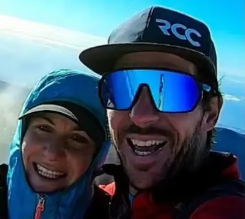 Alpinista deixa namorada para trás em montanha e ela morre congelada (Foto: Redes Sociais)