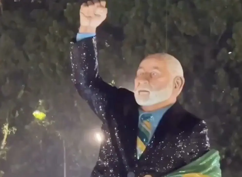 Lula foi homenageado na Sapucaí. Foto: Reprodução/TV Globo