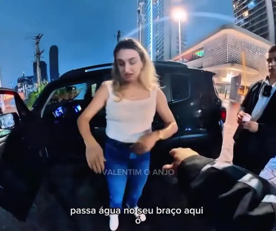 Criminosos quebram vidros de carro e roubam celular de motorista na Marginal Pinheiros. Foto: Reprodução,